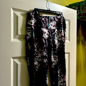 Purple print butterfly leggings. 1x fits like XLG  polyester/elastic.  New